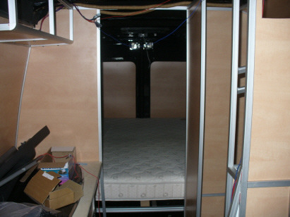 Blick auf das vorlufe Bett, jetzt hat er TV